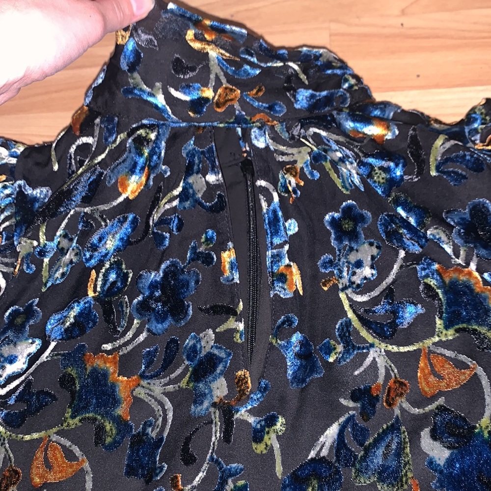 French Connection Avery Velvet Keyhole Burnout Top Size XS - Picture 7 of 12